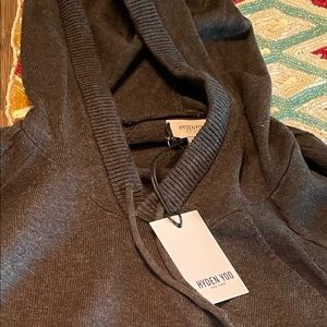 HYDEN YOO Sweater with hood.